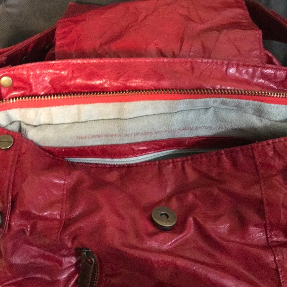 Mat & Nat Red Vegan Bag - Picture 2 of 4